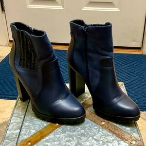 Navy Blue Pu-leather ankle boots